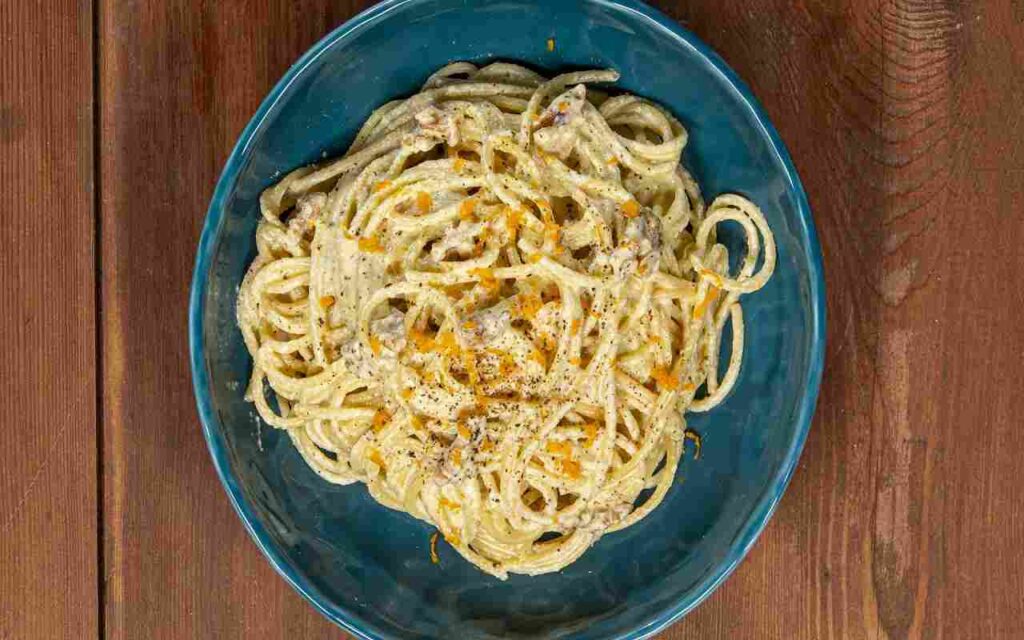 In cucina con Luca Pappagallo: pasta al pesto di sedano